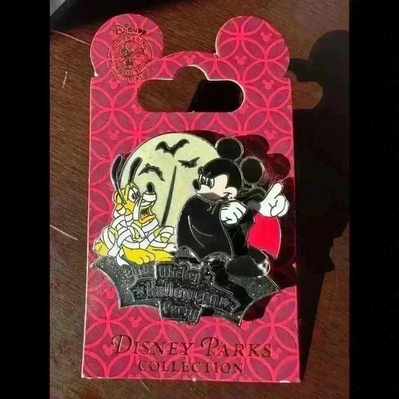 Disneyland Vampire Mickey & Mummy Pluto Mickey's Halloween Party 2015 Pin LR NEW - Picture 1 of 1